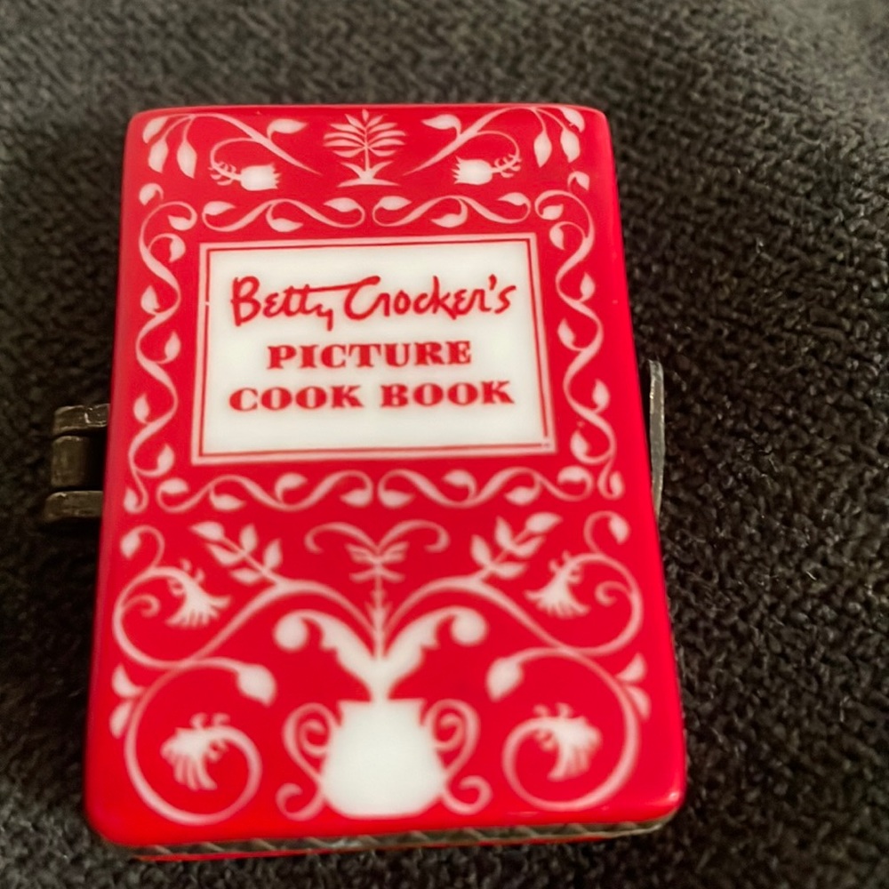 Vintage porcelain PHB collection trinket box Betty Crocker